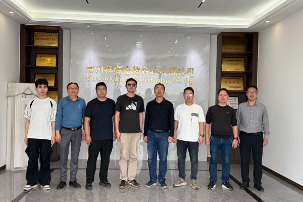 4.23日熱烈歡迎四川鐵騎力士集團領導蒞臨公司考察交流